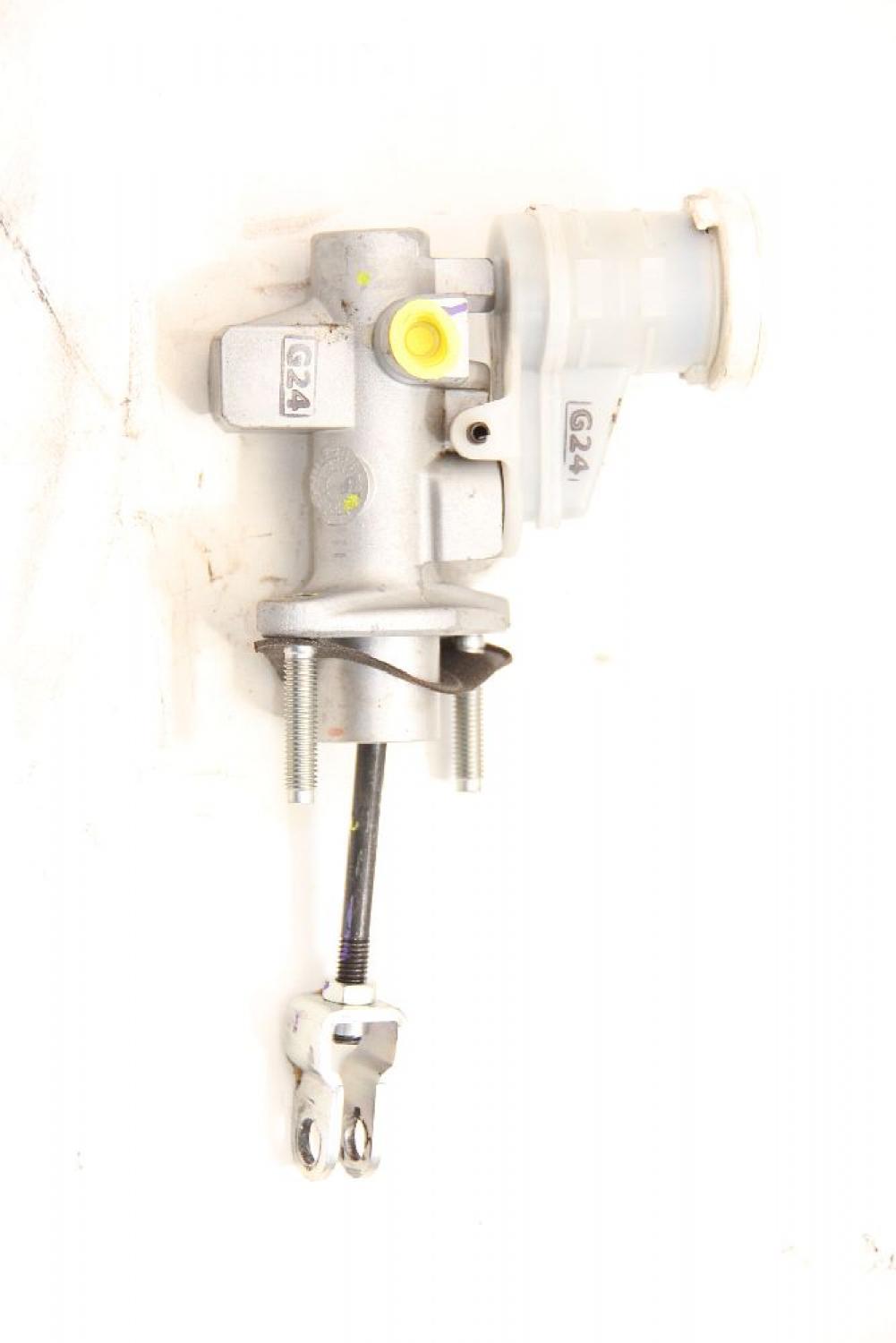 Kupplung - Geberzylinder 13F18 Mitsubishi L 200 4 KB4T