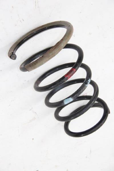 Feder hinten rechts 550208H762 Nissan X-TRAIL 1