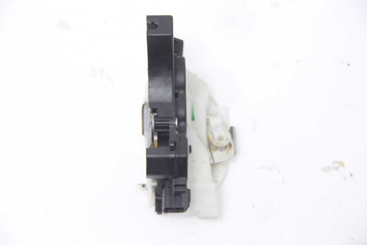 Türschloß hinten links 5745A093 Mitsubishi L 200 4 KB4T