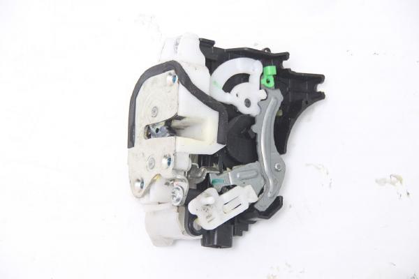 Türschloß hinten links 5745A093 Mitsubishi L 200 4 KB4T