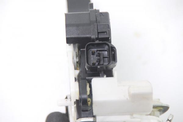 Türschloß hinten links 5745A093 Mitsubishi L 200 4 KB4T