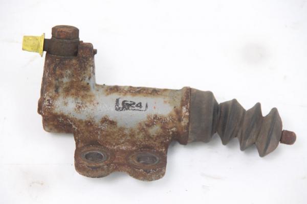 Kupplung - Nehmerzylinder MR980832 Mitsubishi L 200 4 KB4T