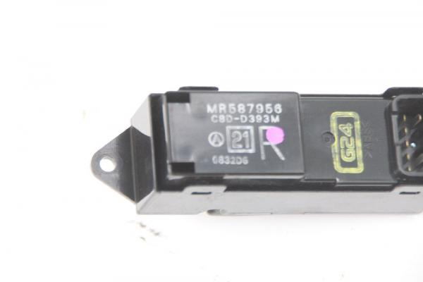 Schalter Fensterheber hinten rechts MR587956 Mitsubishi L 200 4 KB4T