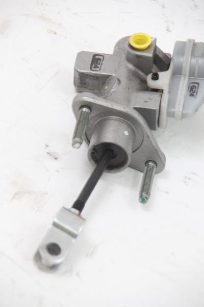 Kupplung - Geberzylinder 2345A015 Mitsubishi L 200 4 KB4T