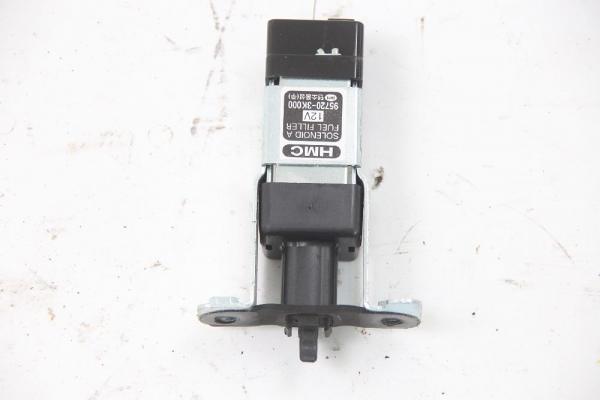 Stellmotor ZV Tankklappe 957203K000 Kia MAGENTIS 2