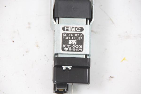 Stellmotor ZV Tankklappe 957203K000 Kia MAGENTIS 2