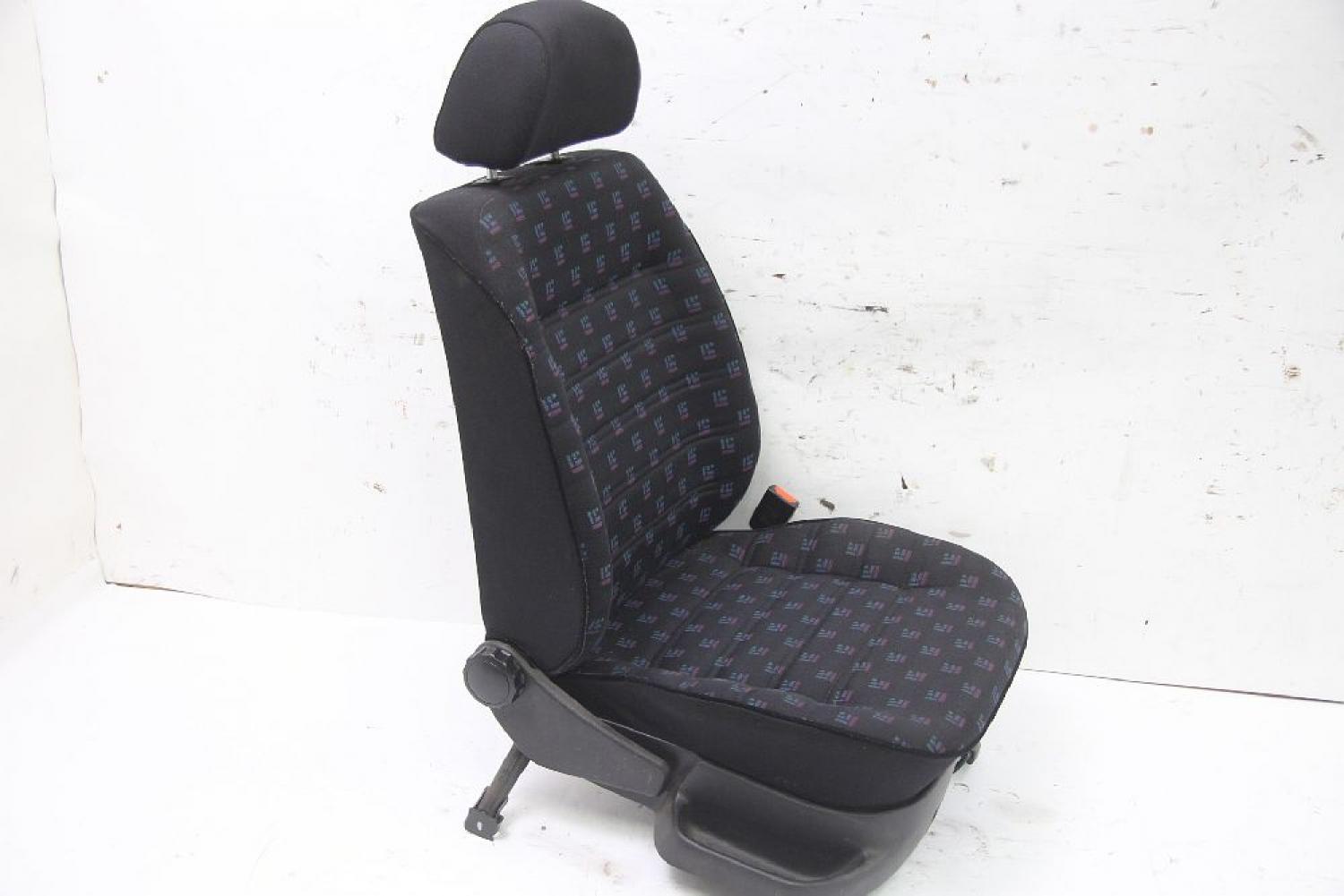 Sitz vorn rechts 1E0881106 VW GOLF 3