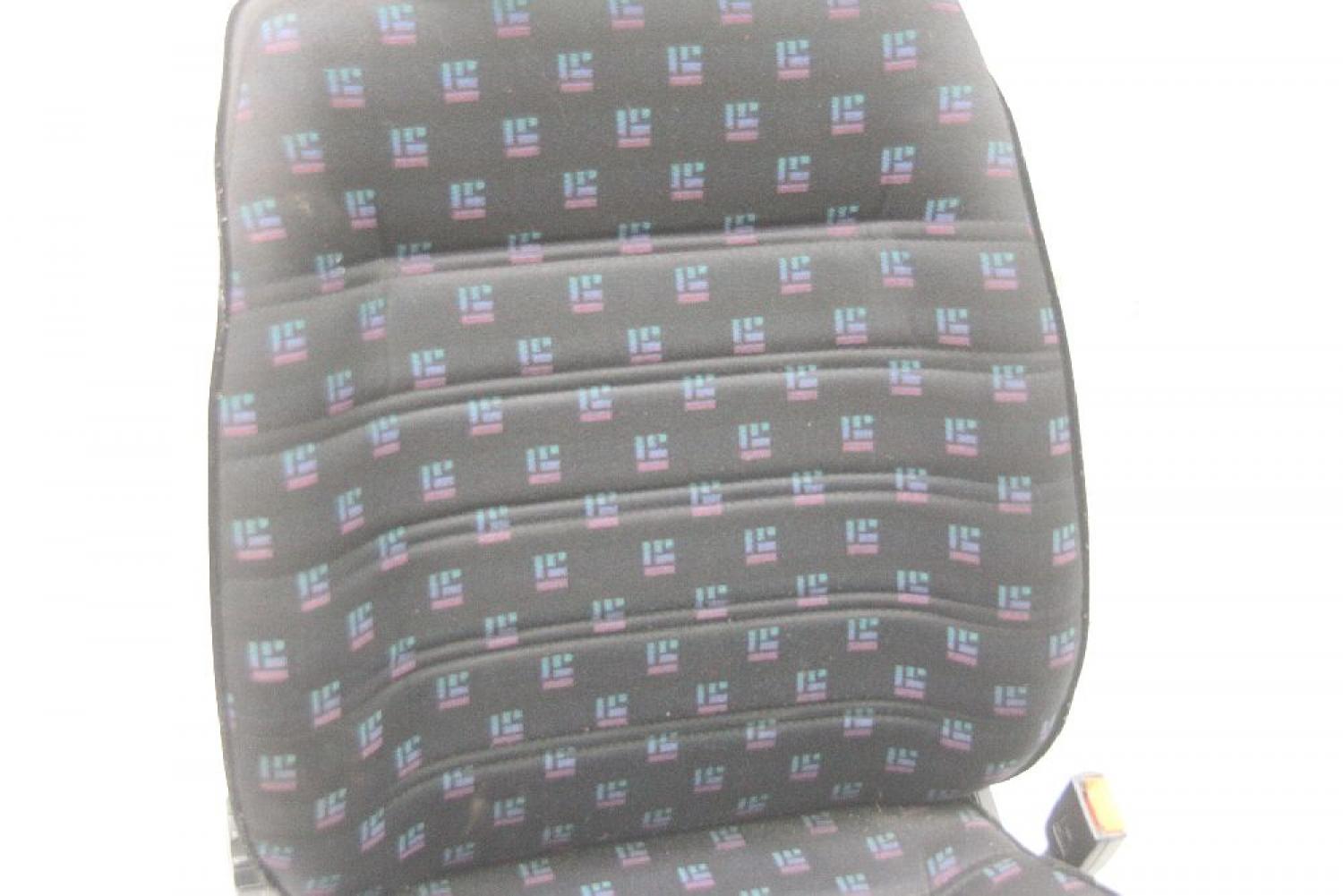 Sitz vorn rechts 1E0881106 VW GOLF 3