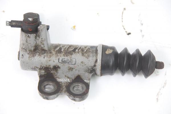 Kupplung - Nehmerzylinder MR980832 Mitsubishi L 200 4 KB4T