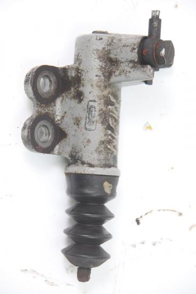 Kupplung - Nehmerzylinder MR980832 Mitsubishi L 200 4 KB4T