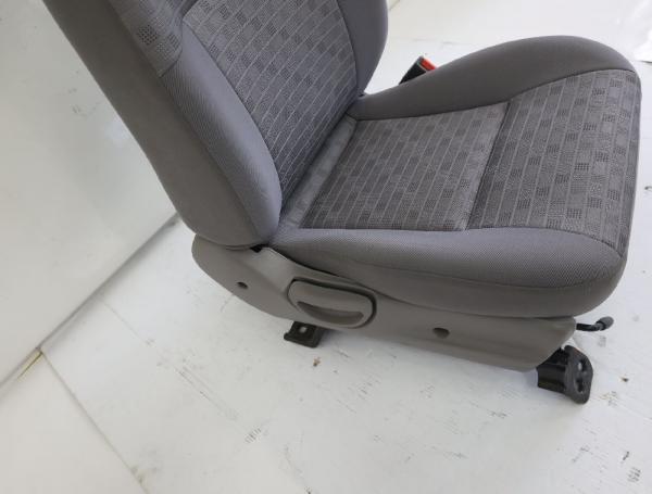 Sitz vorn rechts 87000VK210 Nissan PICK UP D22