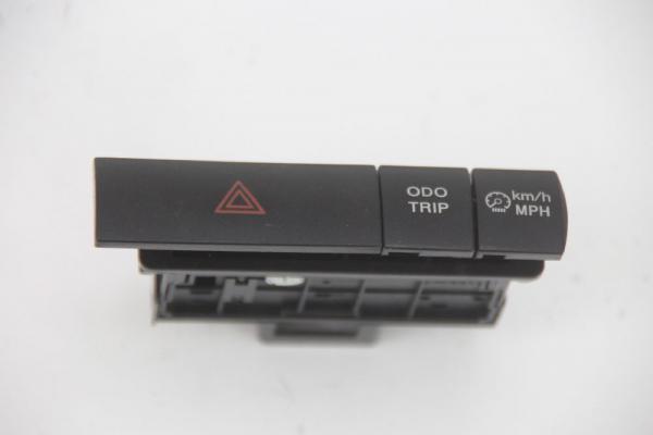 Schalter Warnblink 8433047020 Toyota PRIUS 2 NHW20