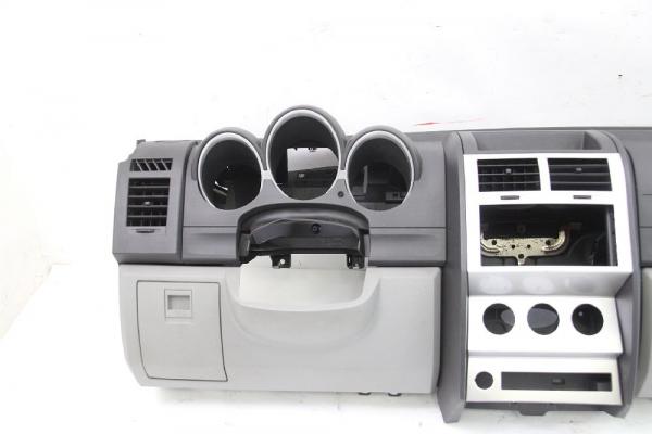 Armaturenbrett 1GH551DVAC Dodge NITRO
