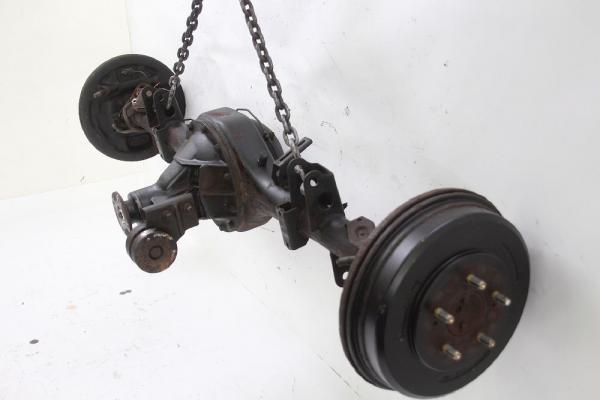 Achse hinten 521004A080 Hyundai H1 STAREX