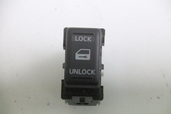 Schalter sonstige 8204B Nissan X-TRAIL 2