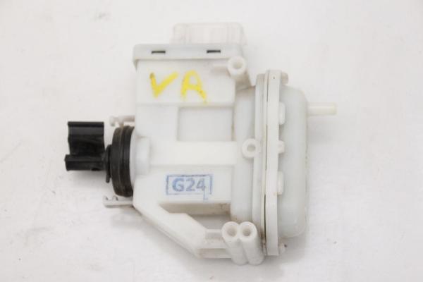 Stellmotor ZV vorn rechts 357862153H VW PASSAT 35I