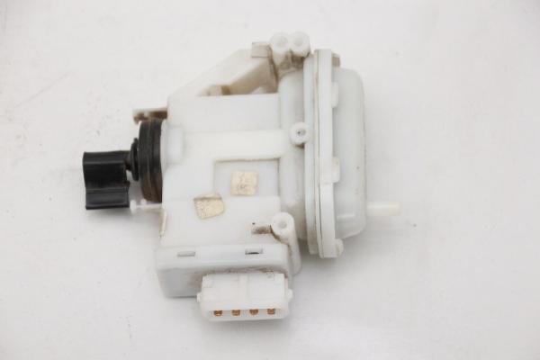 Stellmotor ZV vorn rechts 357862153H VW PASSAT 35I