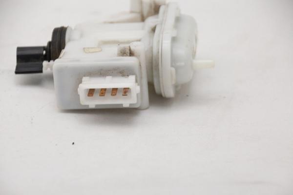 Stellmotor ZV vorn rechts 357862153H VW PASSAT 35I