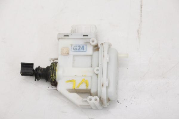 Stellmotor ZV vorn links 357862153H VW PASSAT 35I