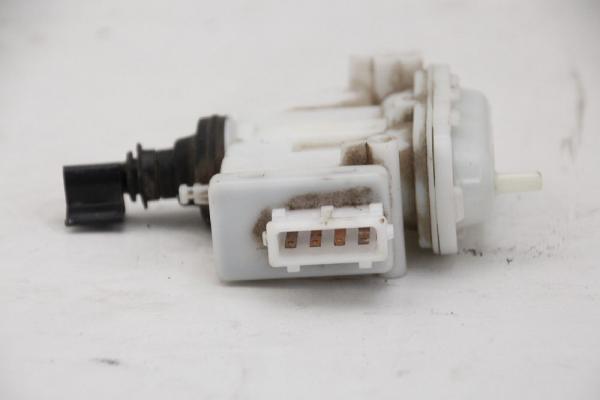 Stellmotor ZV vorn links 357862153H VW PASSAT 35I