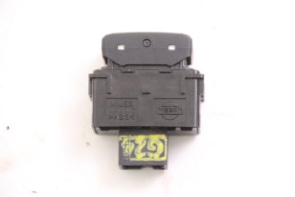 Schalter sonstige 252105X00A Nissan PATHFINDER R51
