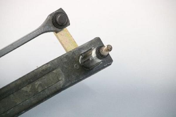 Achsschenkel vorn links Ford MONDEO 4 Turnier 1474291 2,0 103 KW 140 PS ABS gebraucht 1