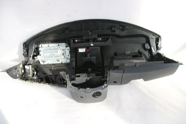Armaturenbrett 8200407587 Renault CLIO 3