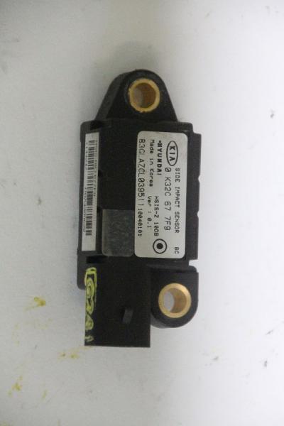 Airbag Sensor rechts 0K32C677F9 Kia RIO I Kombi DC