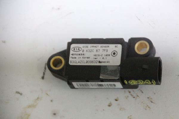Airbag Sensor links 0K32C677F9 Kia RIO I Kombi DC