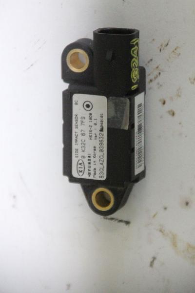 Airbag Sensor links 0K32C677F9 Kia RIO I Kombi DC
