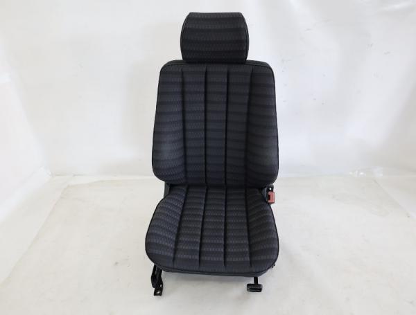 Sitz vorn rechts 2019108630 Mercedes 190 W201