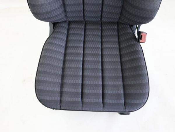 Sitz vorn rechts 2019108630 Mercedes 190 W201