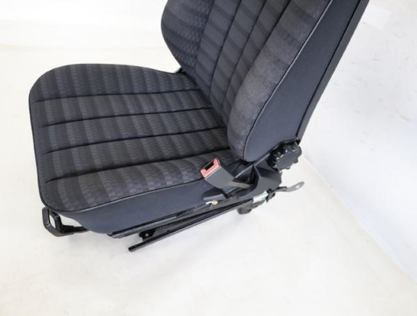 Sitz vorn rechts 2019108630 Mercedes 190 W201