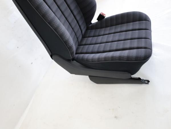 Sitz vorn rechts 2019108630 Mercedes 190 W201