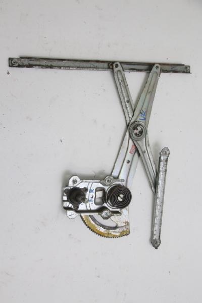 Fensterheber mechanisch vorn rechts MN117556 Mitsubishi L 200 4 KB4T