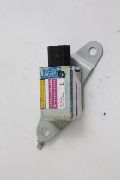 Airbag Sensor links 89830B4010 Daihatsu TERIOS J200