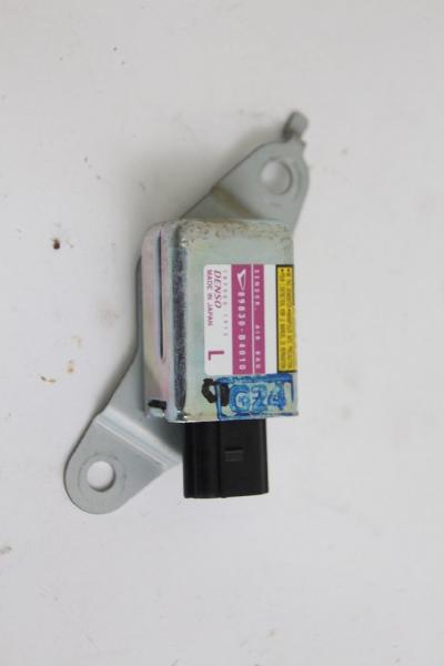 Airbag Sensor links 89830B4010 Daihatsu TERIOS J200
