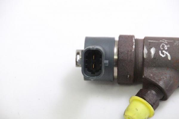 Einspritzduese (Diesel) Zylinder 3 0445110326 Opel CORSA D