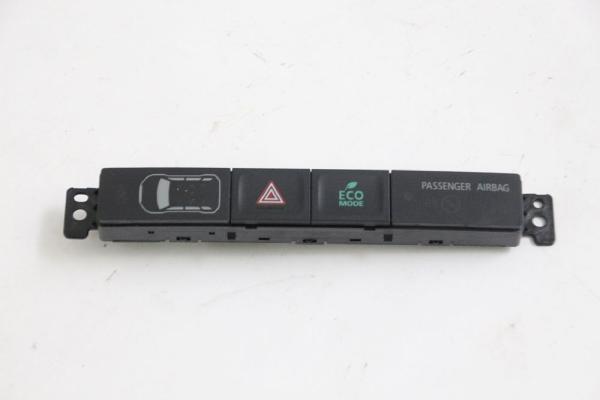 Schalter Warnblink C68288 Mitsubishi OUTLANDER 3 AWD