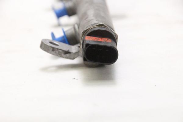 Diesel Verteilerrohr 6420700695 Mercedes CLS C219