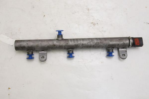 Diesel Verteilerrohr 6420700695 Mercedes CLS C219