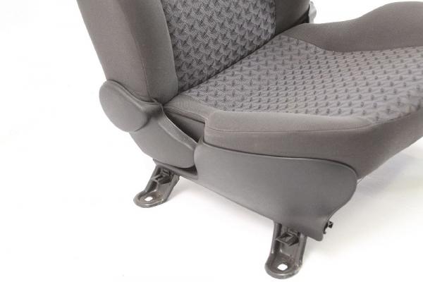 Sitz vorn rechts 1085004 Ford PUMA ECT