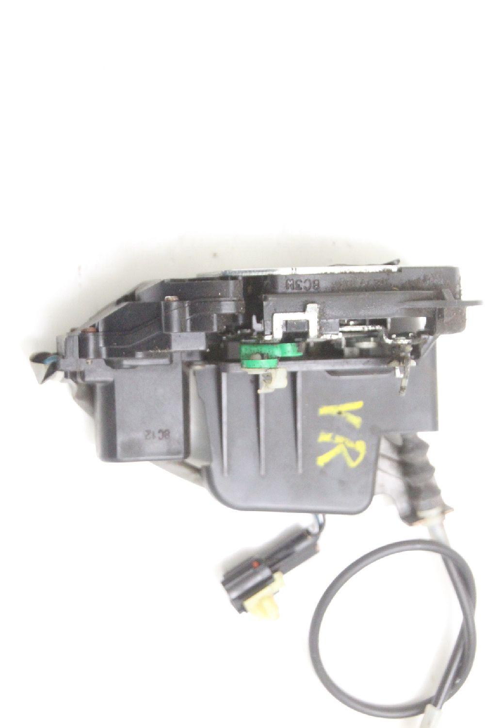 Türschloß vorn rechts 813203E000 Kia SORENTO 1 JC