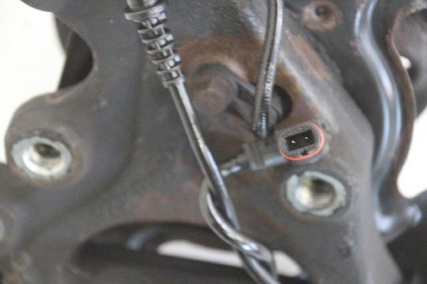 Achsschenkel vorn links 2043320101 Mercedes CLK C209