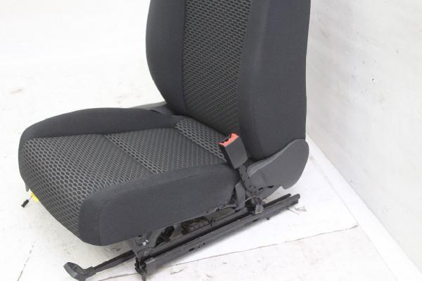 Sitz vorn rechts 1K4881106NL VW GOLF 6