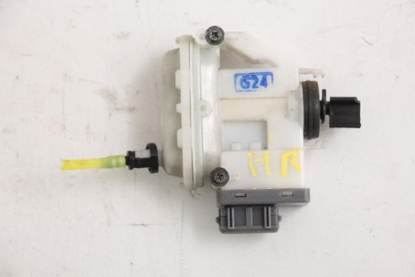 Stellmotor ZV hinten rechts 3A0862153B VW PASSAT Variant 35I