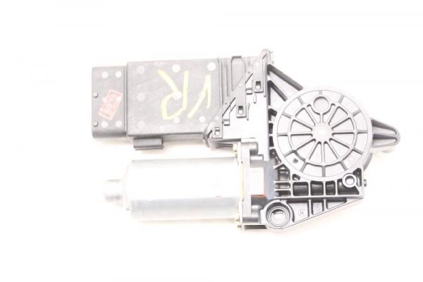 Fensterheber-Motor vorn rechts 0130821694 VW PASSAT 3B