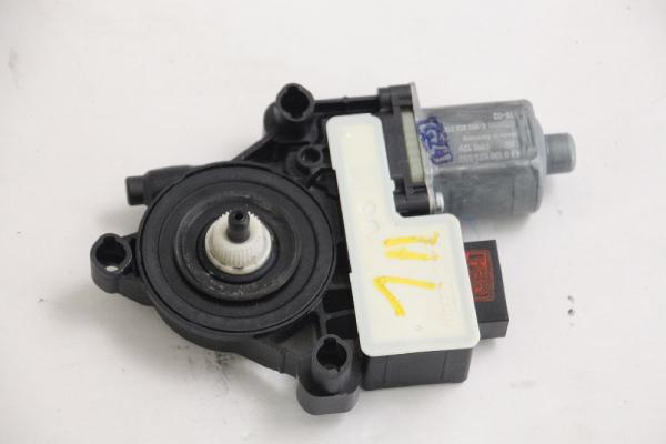 Fensterheber-Motor hinten links 0130822695 VW GOLF 7