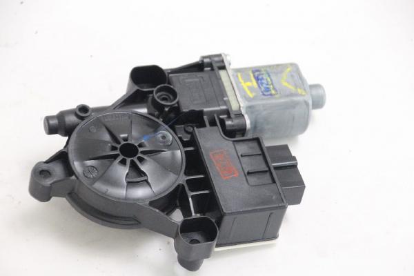 Fensterheber-Motor hinten rechts 0130822694 VW GOLF 7