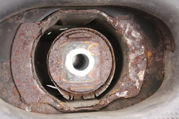 Achse hinten 1693500100 Mercedes B-KLASSE W245